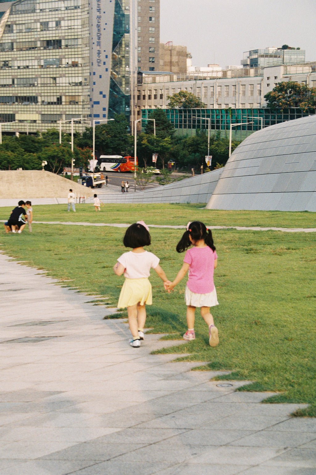 Best Friend - Photography 43.3x65cm by SeongHa LEE, Korean Contemporary Photography 2024